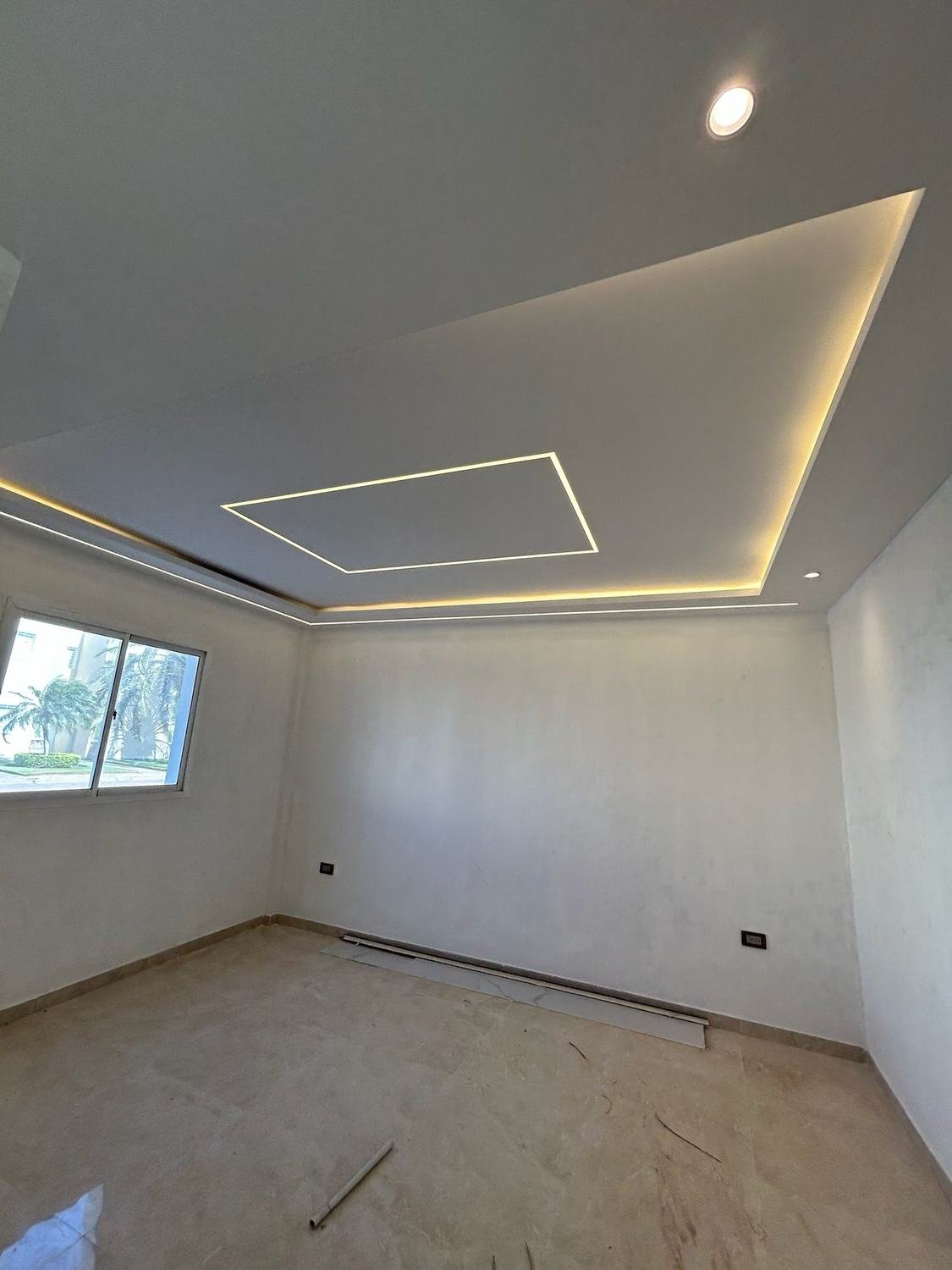 Interior terminado con iluminación LED perimetral
